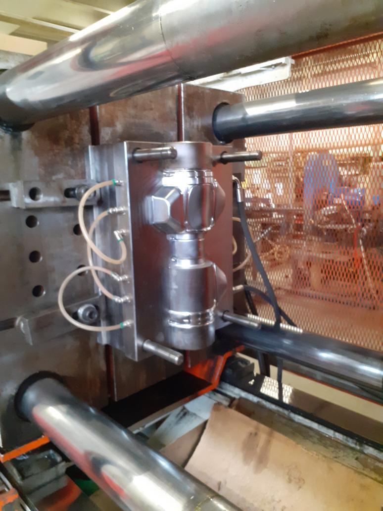 PRESSA 280 TON STAMPA 1 KG DI MATERIALE